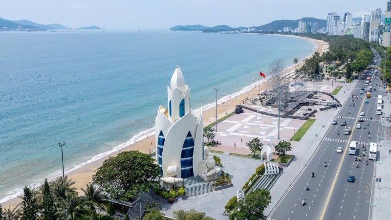 ニャチャンビーチにある沈香の塔。 (写真提供：グエン・フォン)