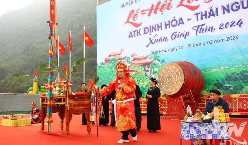 O Festival Long Tong é um festival tradicional que há muito tempo está associado às crenças do grupo étnico Tay.