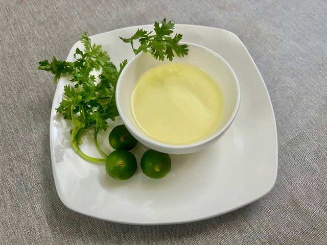 Vì sao dầu thực vật tránh để cháy khi nấu ăn ? - Ảnh 1.