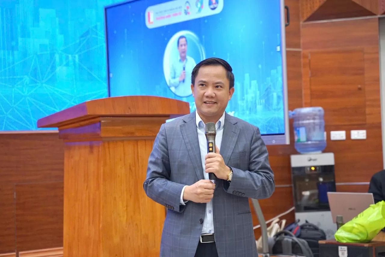 PGS.TS Trần Thọ Quang phát biểu về tầm quan trọng và những yêu cầu đặt ra của công tác bảo vệ nền tảng tư tưởng của Đảng trong tình hình mới. (Nguồn: BTC)