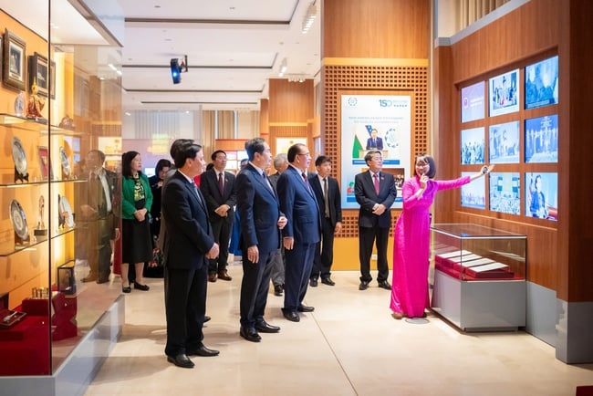 Khai trương Bảo tàng Quốc hội Việt Nam và công bố các bộ sách, ấn phẩm và phát hành bộ tem bưu chính Kỷ niệm 80 năm Quốc hội Việt Nam - Ảnh 2.