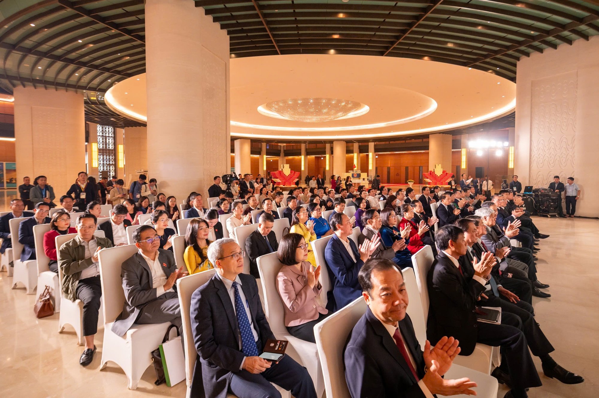 Khai trương Bảo tàng Quốc hội Việt Nam và công bố các bộ sách, ấn phẩm và phát hành bộ tem bưu chính Kỷ niệm 80 năm Quốc hội Việt Nam - Ảnh 11.