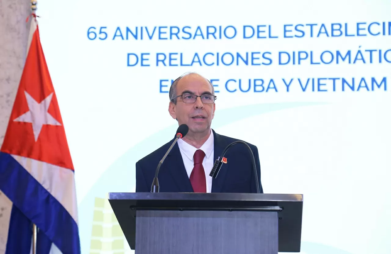 Đại sứ Cuba tại Việt Nam Rogelio Polanco Fuentes phát biểu khai mạc buổi lễ. (Ảnh: Thành Long)