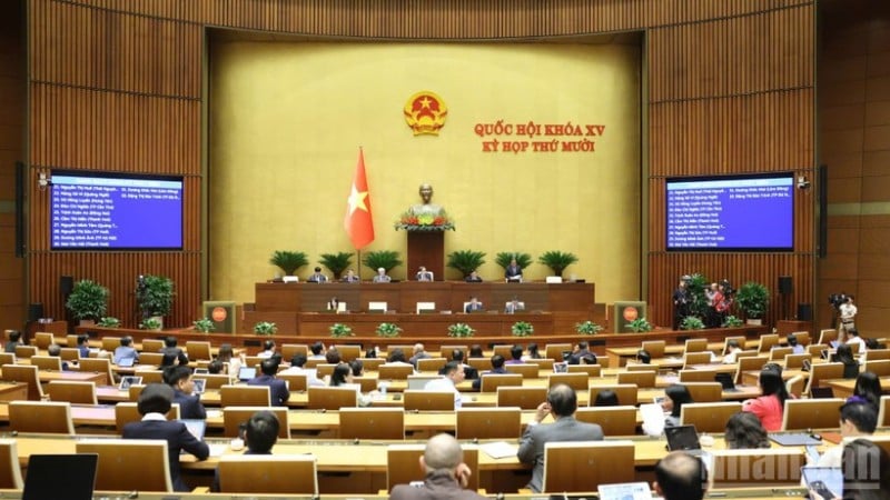 Quang cảnh phiên thảo luận ở hội trường chiều 2/12, Kỳ họp thứ 10, Quốc hội khóa XV. (Ảnh: DUY LINH) 