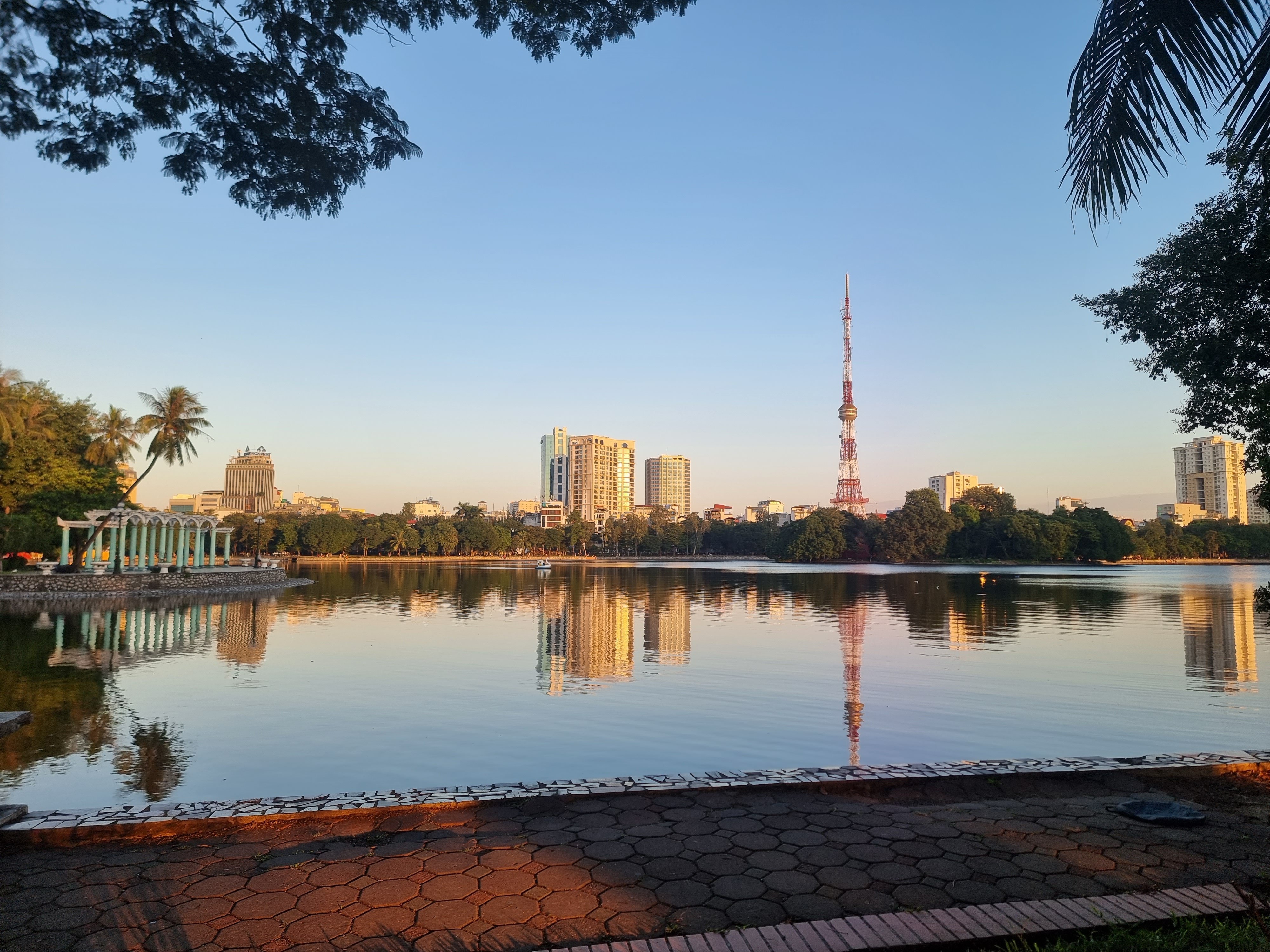 công viên Thống Nhất, tháp truyền hình ảnh 2 cong vien Thong Nhat, thap truyen hinh anh 2