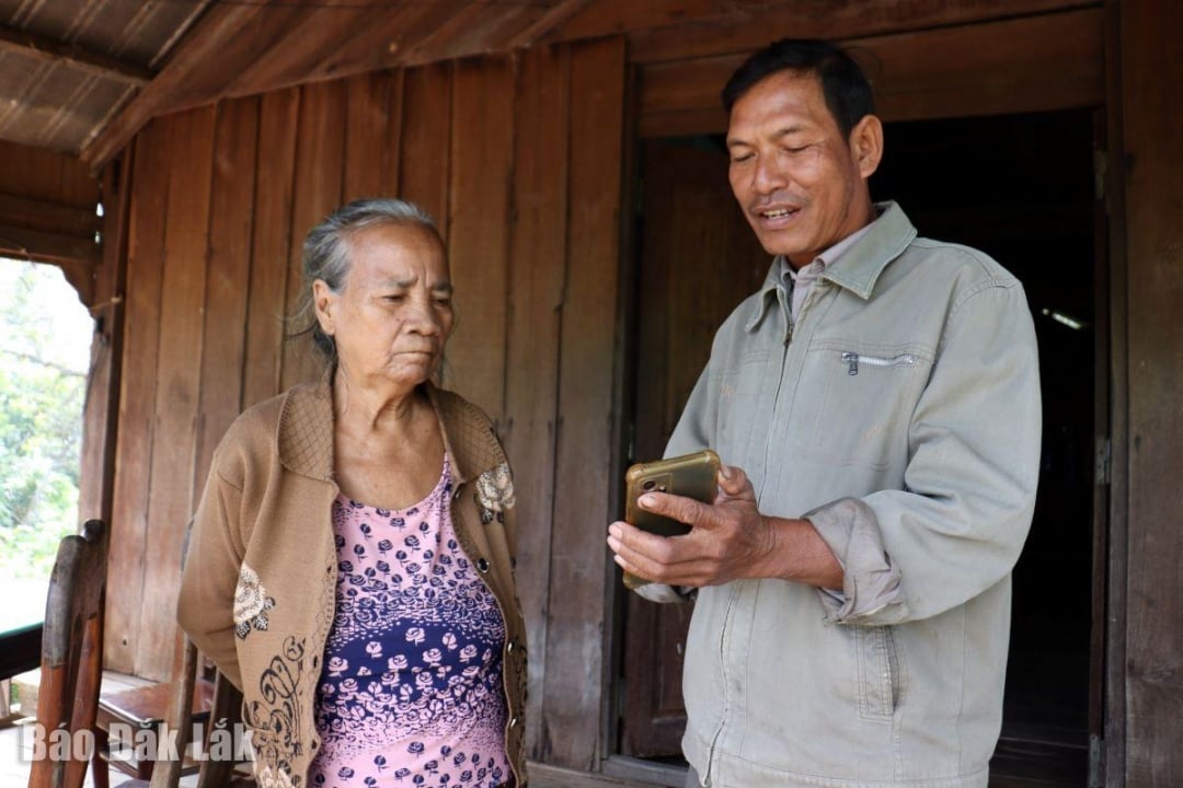 İnsanların elektronik ortamda medeni bilgiye ulaşmasını ve seçmesini destekliyor.