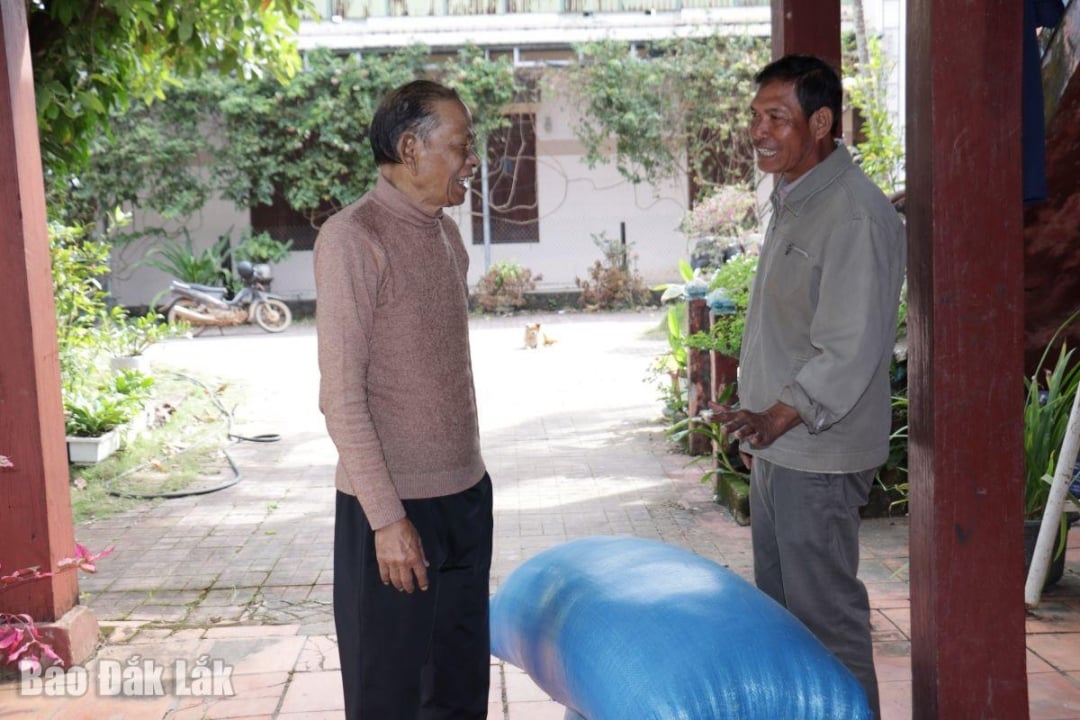 İnsanları harekete geçirerek ürünleri dönüştürmek, geliri artırmak ve ekonomiyi geliştirmek.