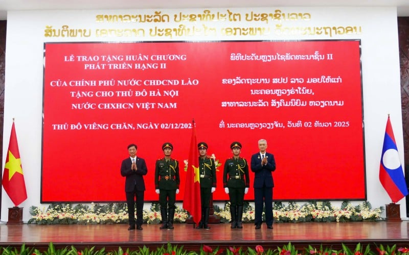 lễ trao Huân chương Phát triển hạng 2 cho thành phố Hà Nội. (Ảnh: T.L)