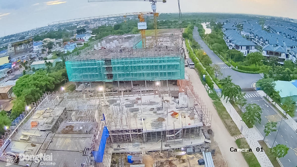 פרויקט דירות הדיור הציבורי בקומונת לונג טאן השלים את קירוי 2/4 בלוקים בדצמבר 2025. צילום: תורם