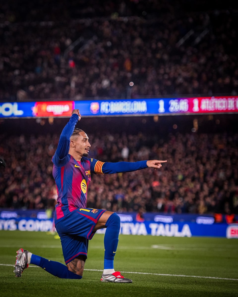 राफिन्हा एफसीबी 1.jpg