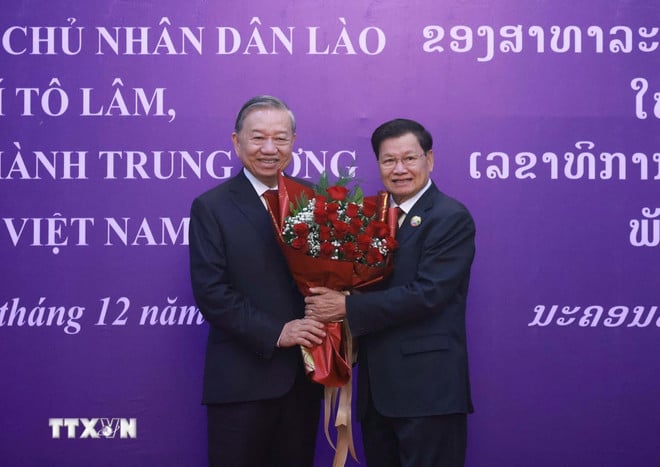 ttxvn-ceremony-giving-of-the-national-gold-medal-of-lao-to-general-bi-thu-to-lam-9.jpg