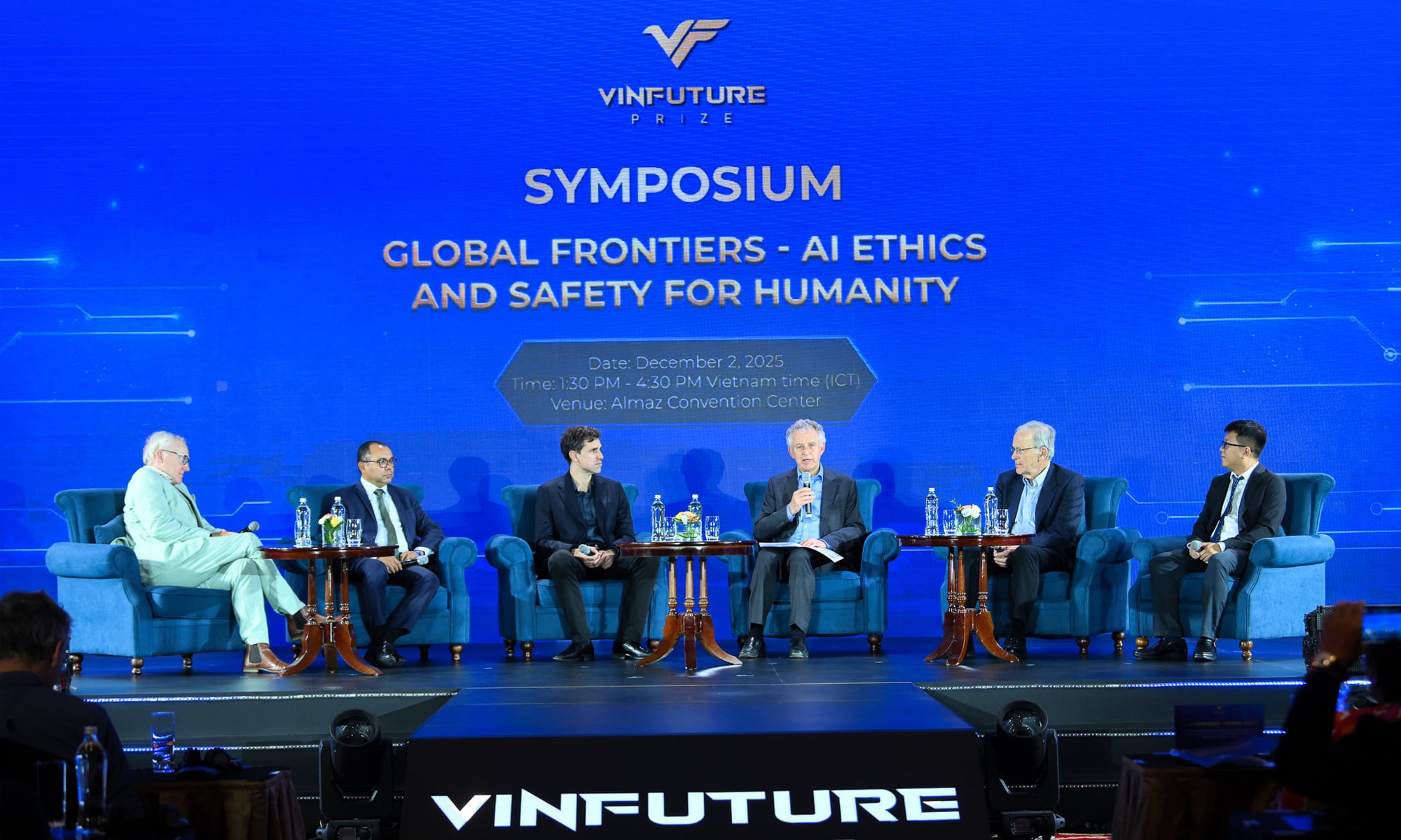 سیمینار میں سائنسدانوں نے گفتگو کی۔