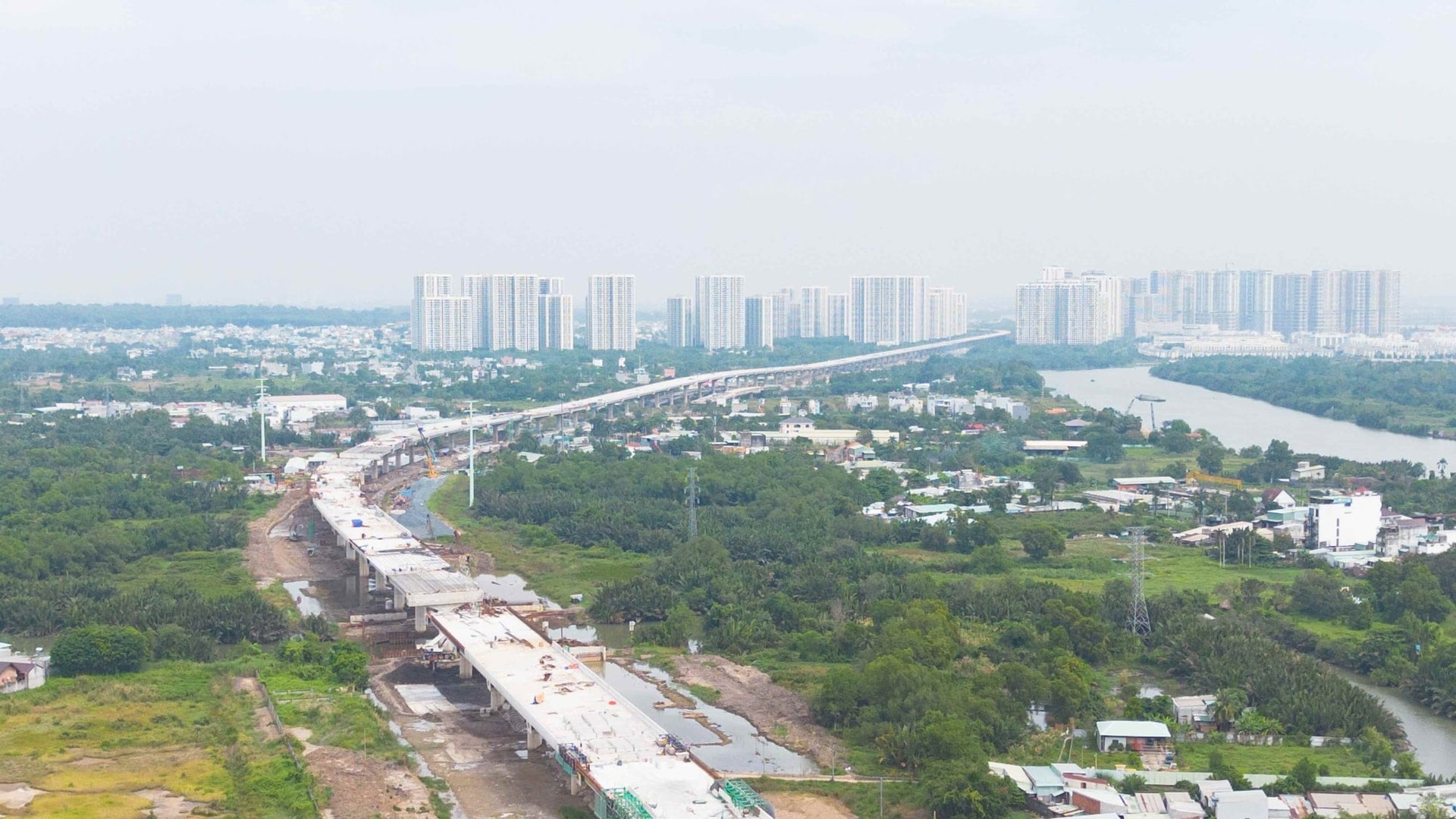 بخشی از جاده کمربندی شماره ۳ در قسمت غربی شهر در دست ساخت است.