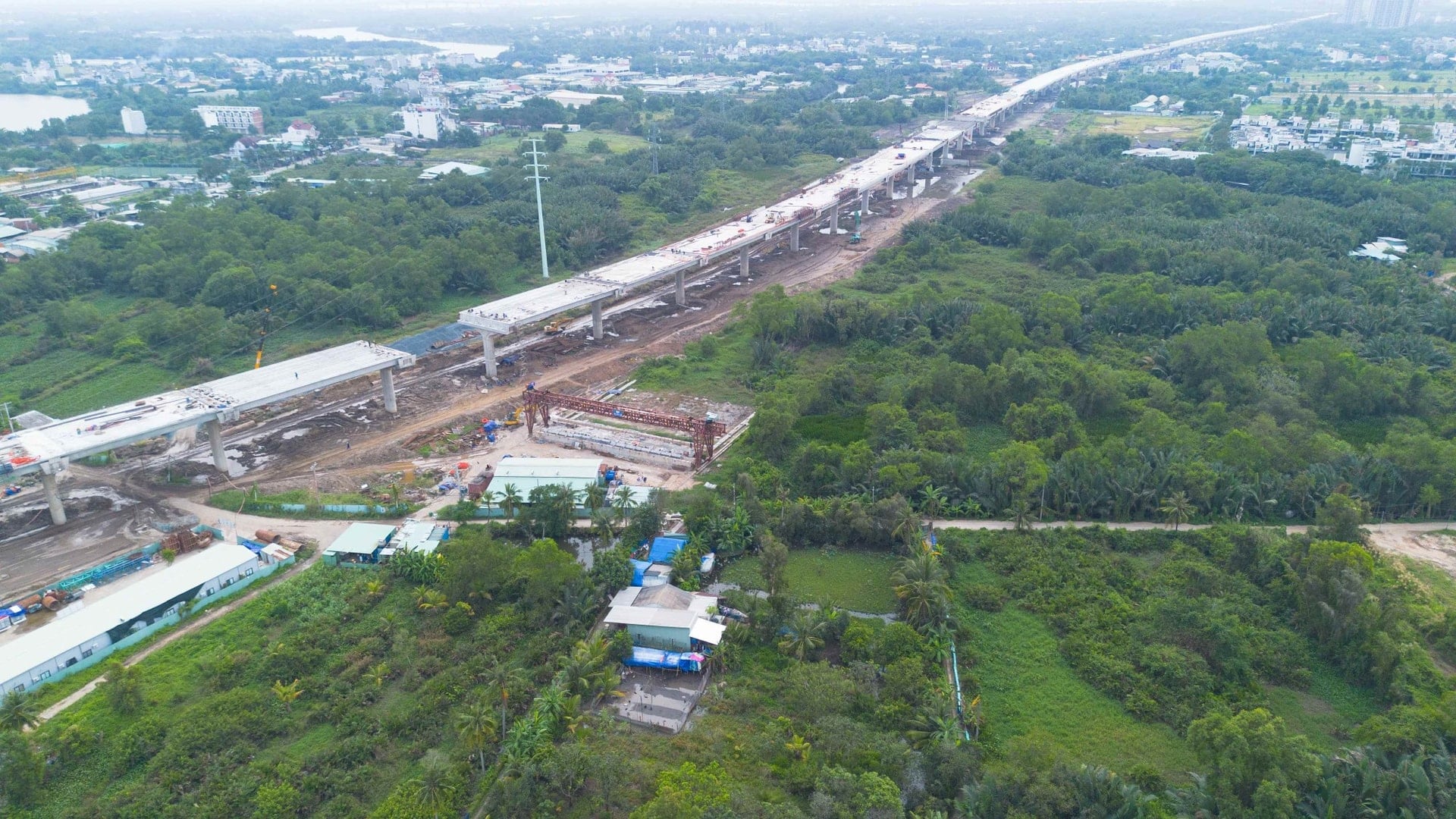 پیشرفت ساخت و ساز بخش جاده‌ای پروژه جزء ۱، بخش ۳ جاده کمربندی از طریق شهر هوشی مین.