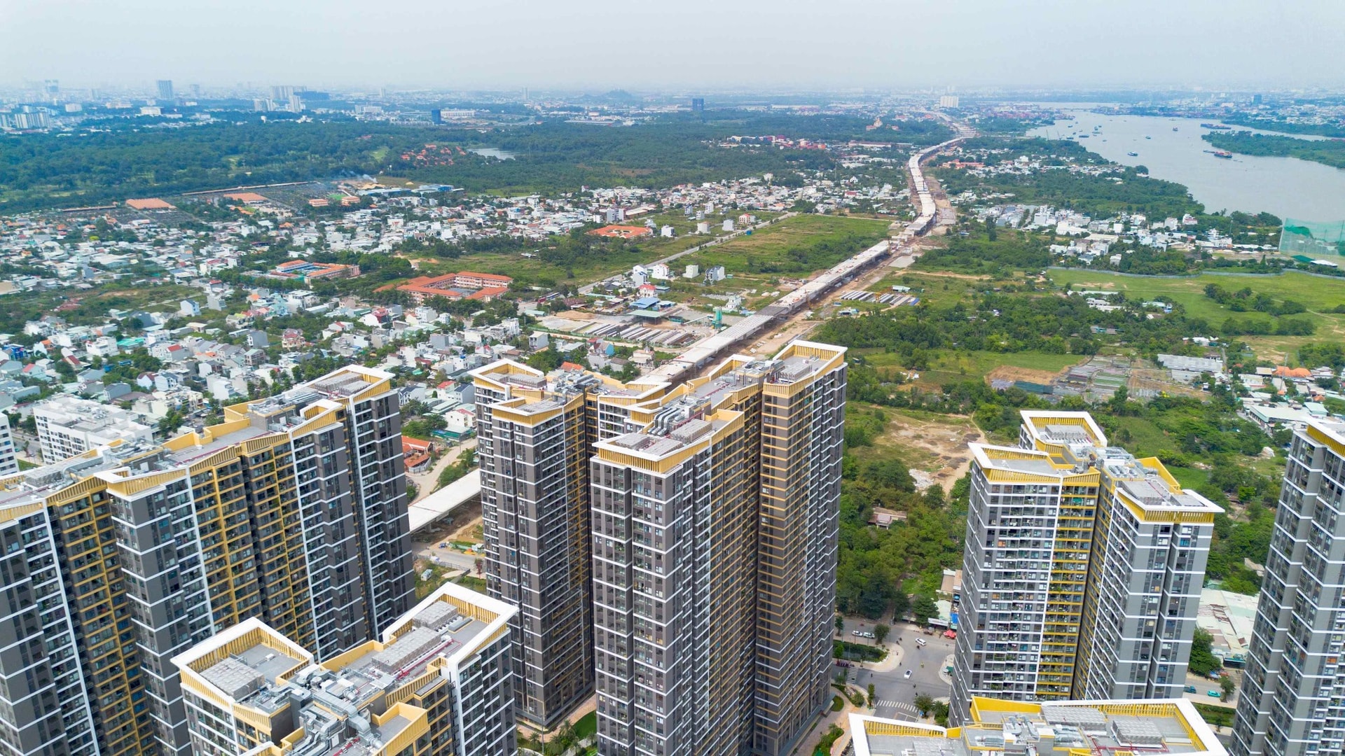 جاده کمربندی شماره ۳ از منطقه شهری وین‌هومز گرند پارک در شهر تو دوک عبور می‌کند.