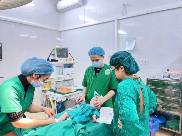 Ngã tại nhà, bé 3 tháng tuổi bị lõm đầu và xuất huyết nội sọ- Ảnh 1.