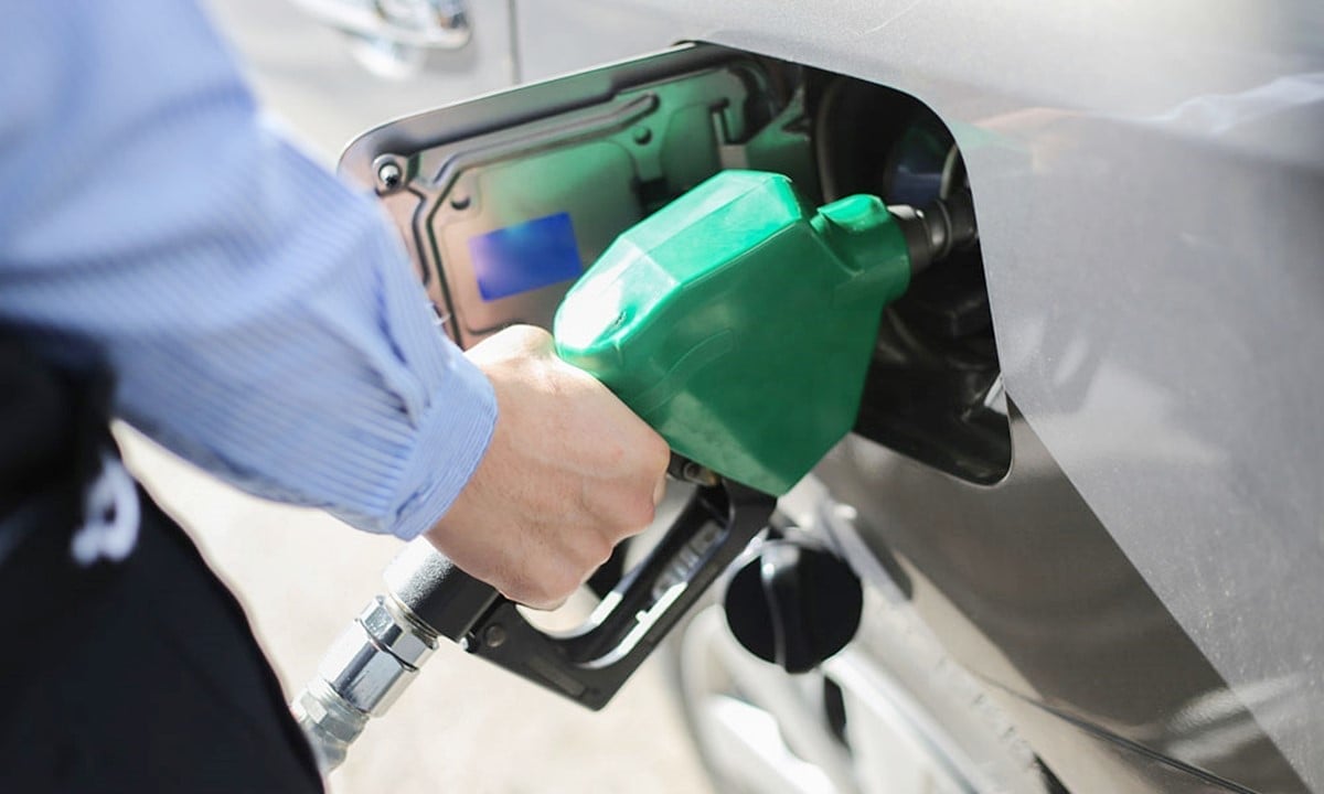 Giá xăng dầu hôm nay 3/12/2025 ở trong nước và thế giới mới nhất