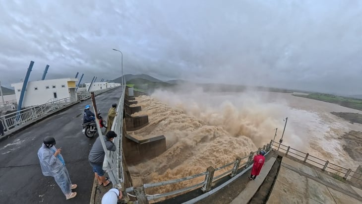 Bộ Nông nghiệp và Môi trường đề xuất sửa quy trình vận hành liên hồ chứa ở miền Trung - Ảnh 1.