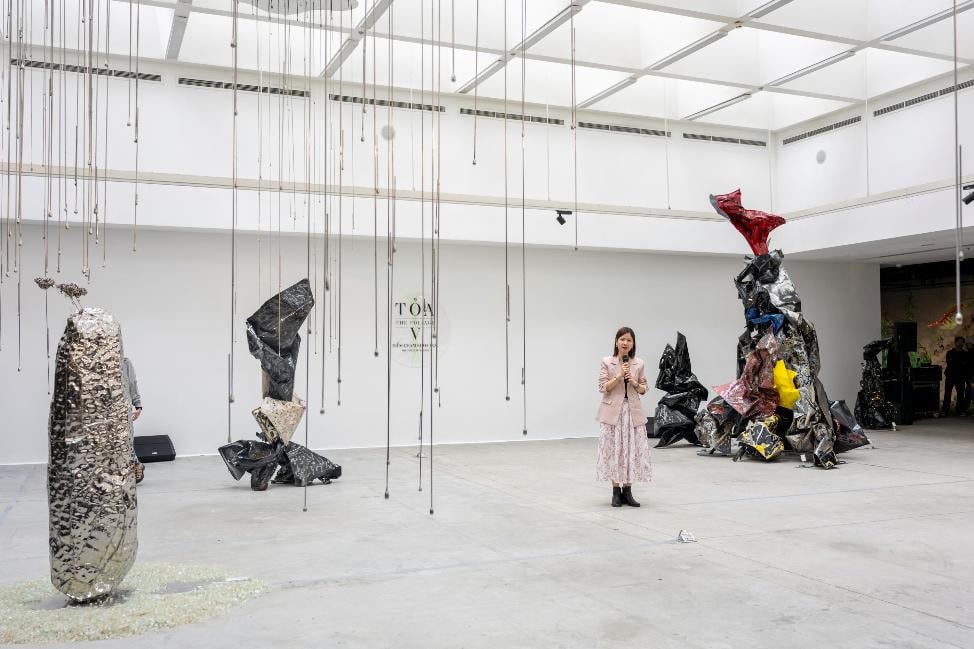 Виставку відкрив виконавчий директор фонду Vinfuture доктор Ле Тай Ха.