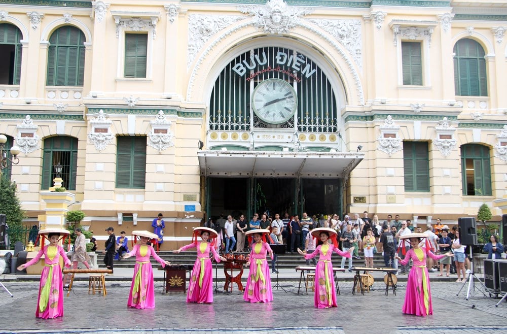  “Điểm hẹn âm nhạc” giữa trung tâm TP.HCM - ảnh 1