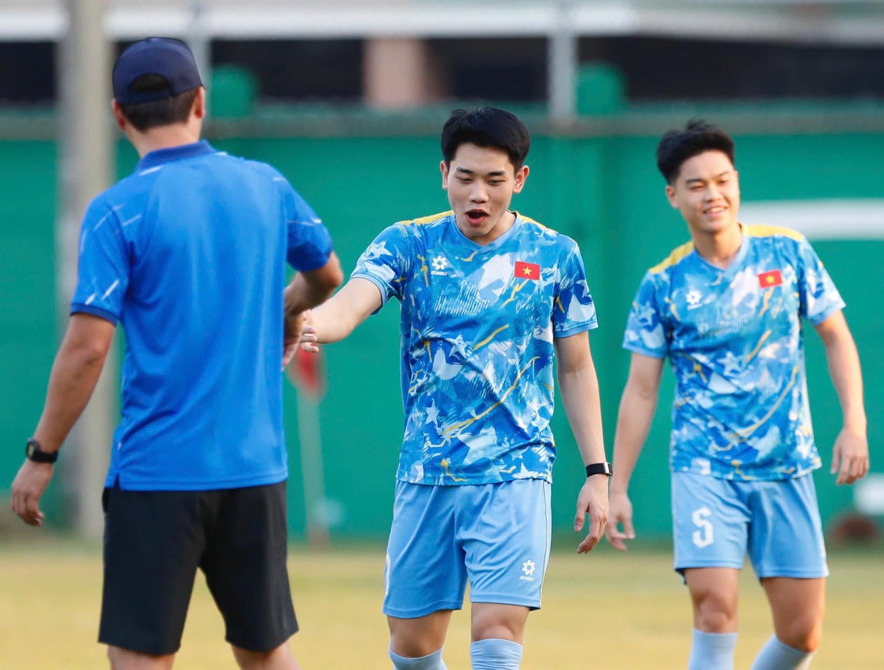 Von Stürmer Dinh Bac (Mitte) wird erwartet, dass er bei den diesjährigen SAE-Spielen glänzen wird.