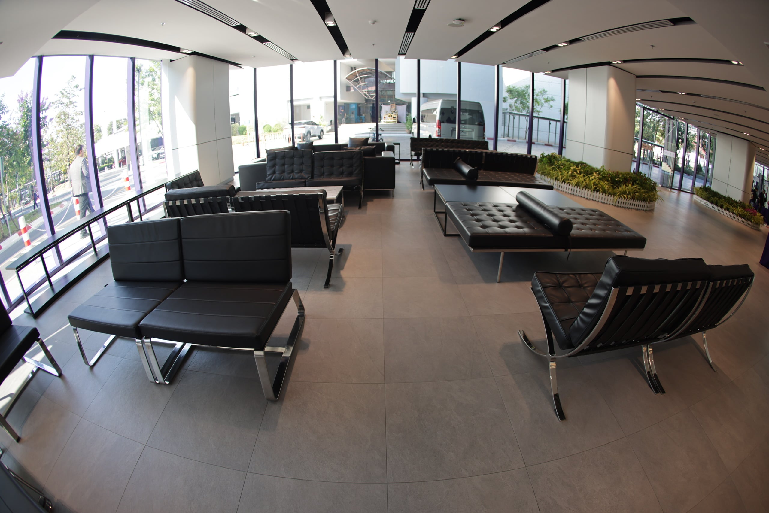 Trung tâm báo chí SEA Games 33 siết chặt an ninh, phóng viên tất bật nhận thẻ tác nghiệp - Ảnh 6.