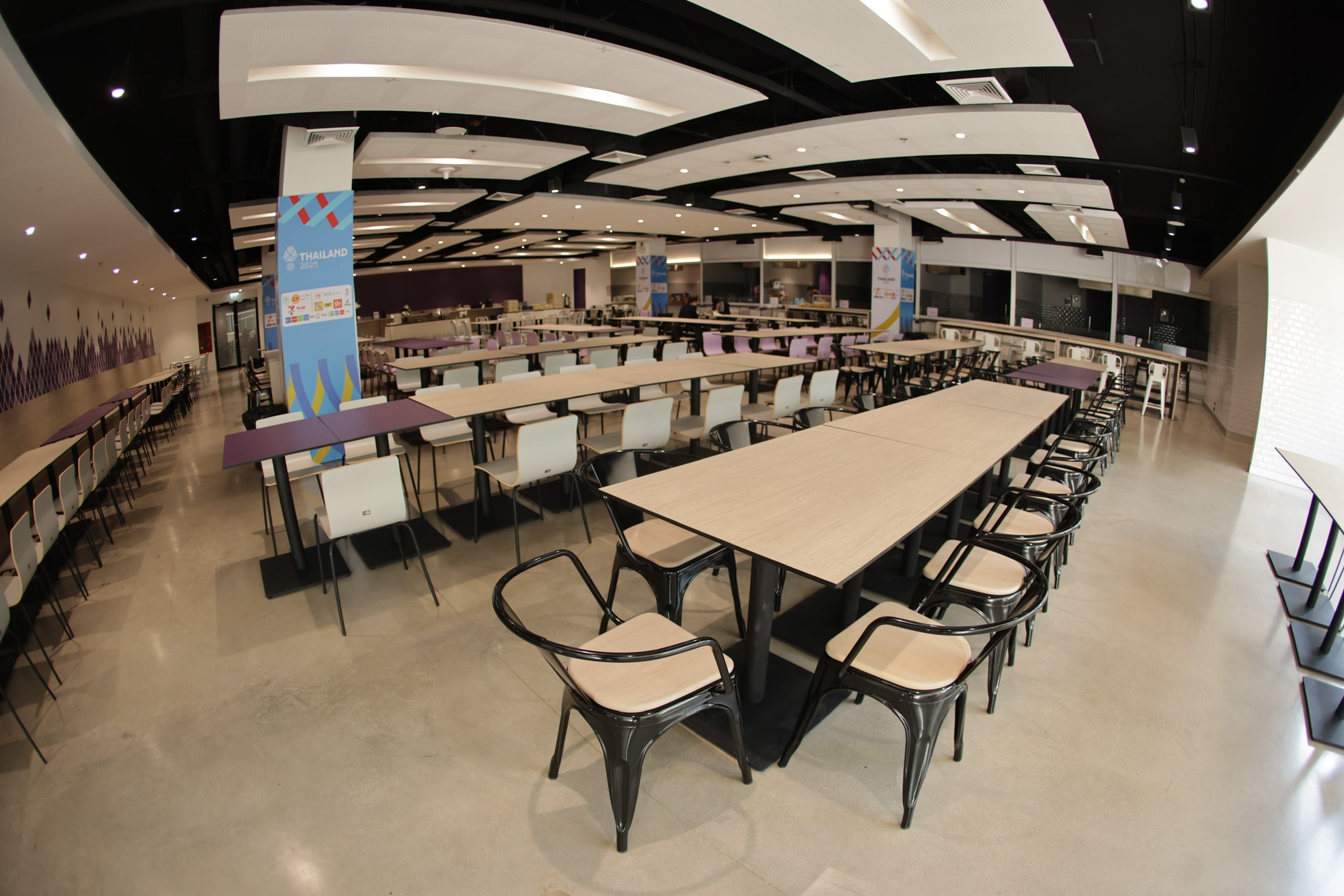 Trung tâm báo chí SEA Games 33 siết chặt an ninh, phóng viên tất bật nhận thẻ tác nghiệp - Ảnh 8.