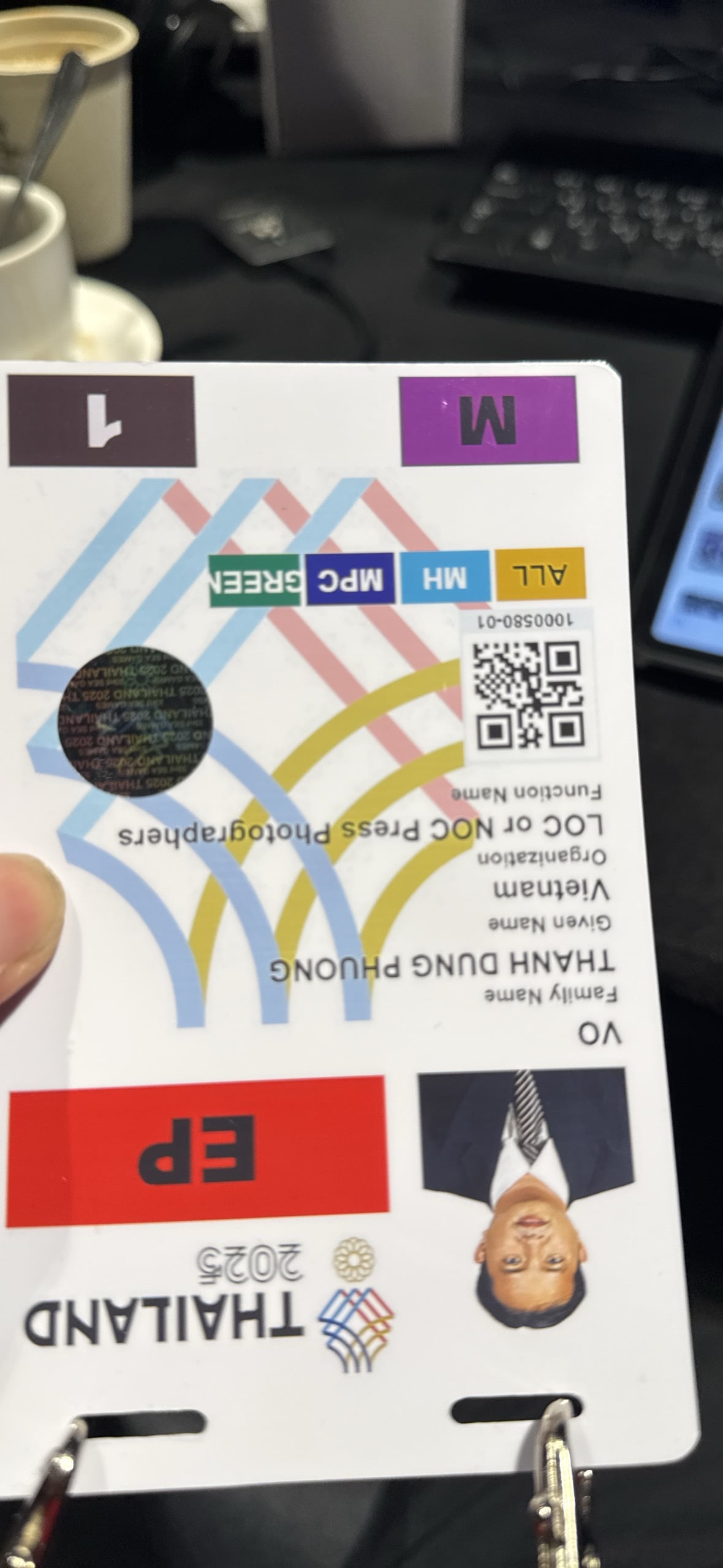 Trung tâm báo chí SEA Games 33 siết chặt an ninh, phóng viên tất bật nhận thẻ tác nghiệp - Ảnh 15.