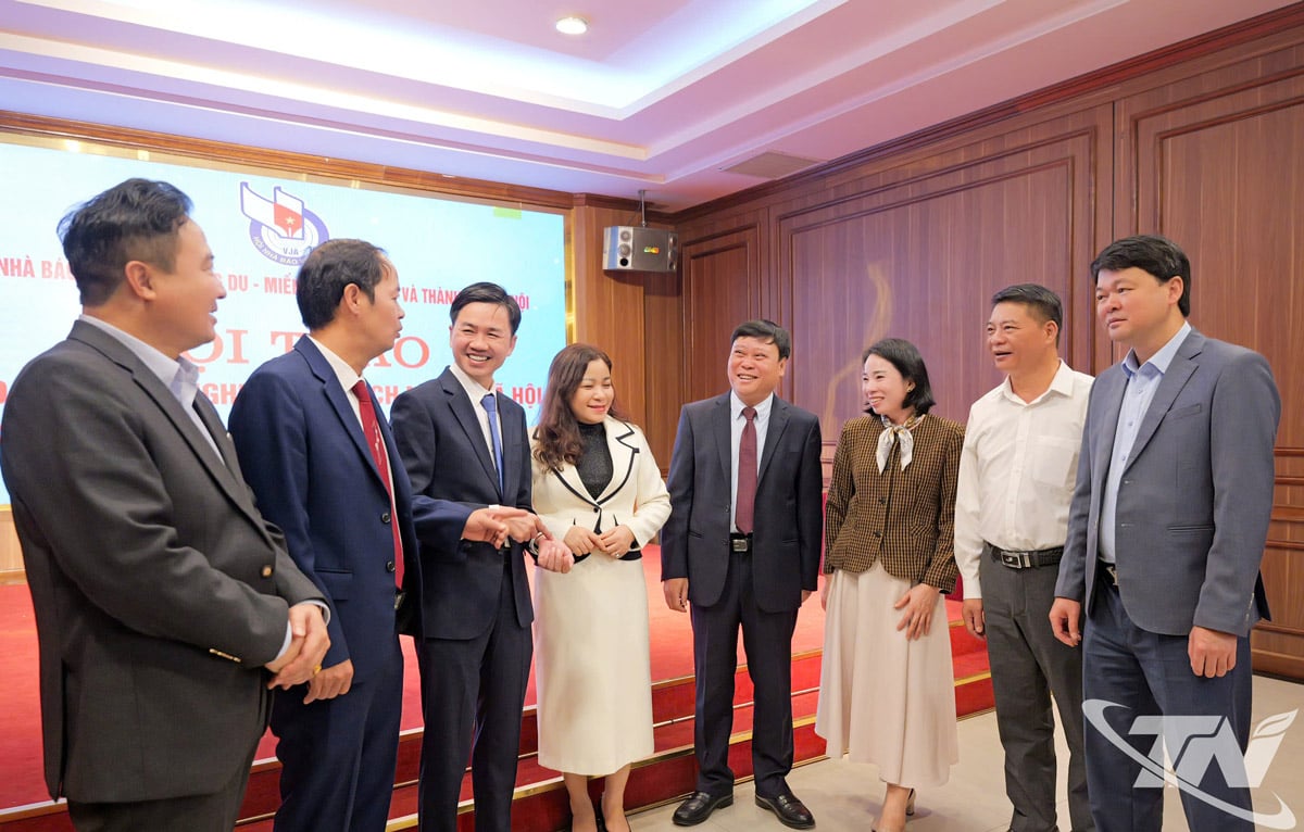 Delegaterna utbytte tankar vid sidan av workshopen.