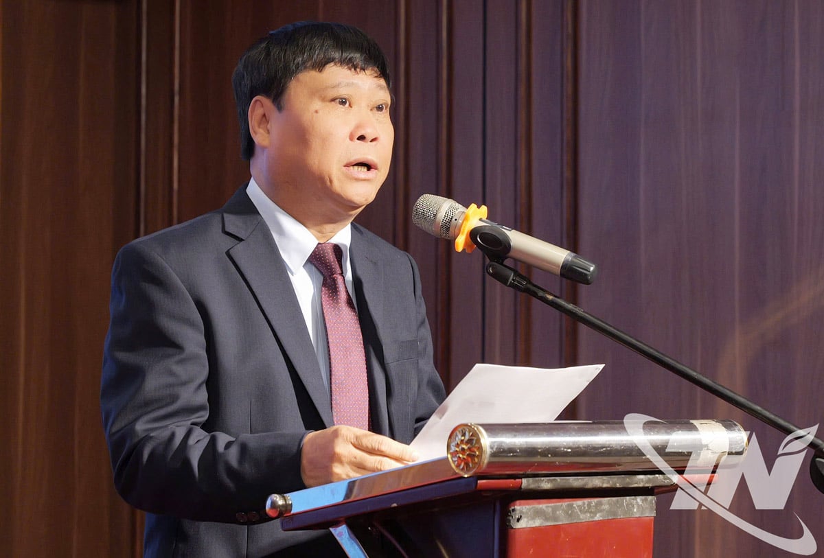 Kamrat Mai Duc Thong, chefredaktör för tidningar, radio och tv, ordförande för Tuyen Quang provinsiella journalistförening, höll ett välkomsttal.