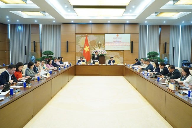 Integrar 3 Programas Nacionais de Metas para alcançar o objetivo máximo de tornar o povo rico, o país forte e o povo próspero e feliz - Foto 1. Tích hợp 3 Chương trình MTQG nhằm thực hiện mục tiêu cao nhất là làm cho dân giàu, nước mạnh, người dân có cuộc sống ấm no, hạnh phúc - Ảnh 1.