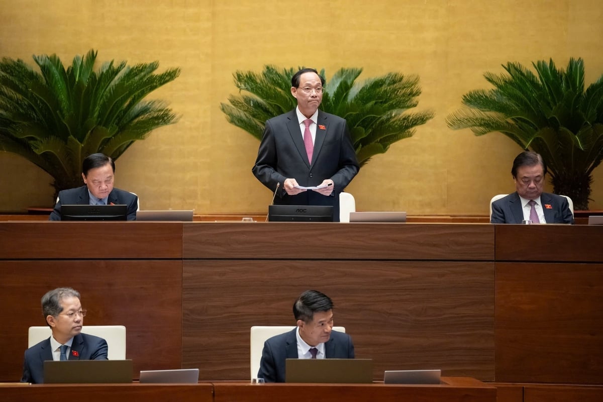 Phó Chủ tịch Quốc hội, Thượng tướng Trần Quang Phương điều hành phiên họp. Ảnh: Quochoi.vn.