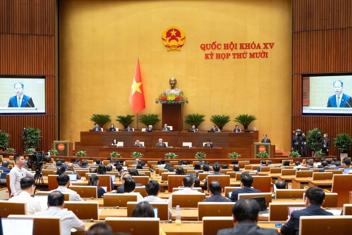 Quốc hội nghe Báo cáo về việc thực hiện một số nghị quyết của Quốc hội nhiệm kỳ khóa XIV và khóa XV về giám sát chuyên đề, chất vấn. Ảnh: Quochoi.vn.