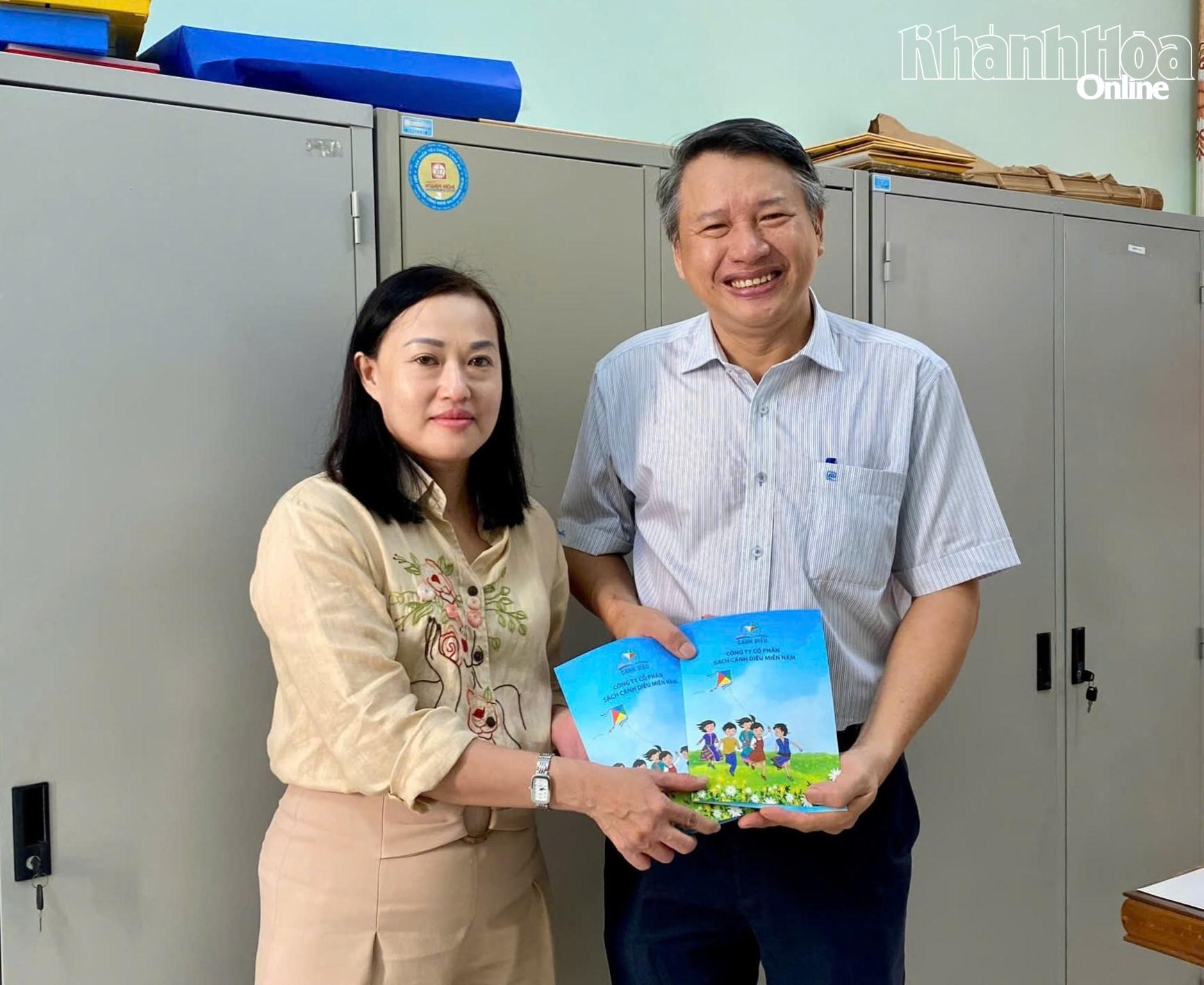 Reprezentanții Departamentului de Educație și Formare Profesională au primit finanțare pentru a sprijini reparațiile la locuințele profesorilor din provincie.