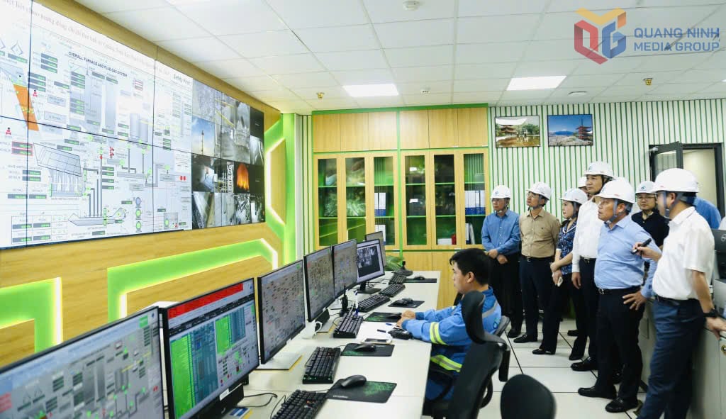 Делегация провинции посетила высокотехнологичный завод по переработке твердых отходов в районе Сонглиеу провинции Бакнинь (10 сентября 2025 г.).