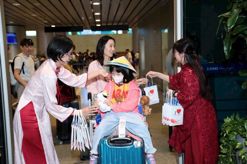 11 tháng, Đà Nẵng phục vụ 16,5 triệu lượt khách lưu trú - Ảnh 1.