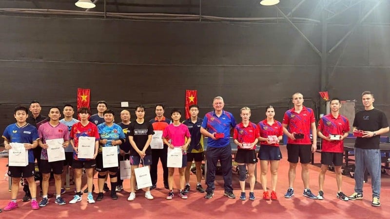 Członkowie rosyjskiej reprezentacji tenisa stołowego rozpoczęli wizytę i mecze towarzyskie w Wietnamie 3 grudnia.