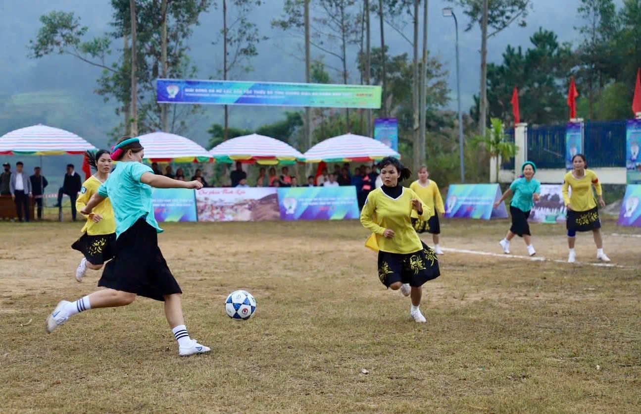 Quảng Ninh: Khai mạc giải bóng đá nữ các dân tộc thiểu số mở rộng năm 2025- Ảnh 1.