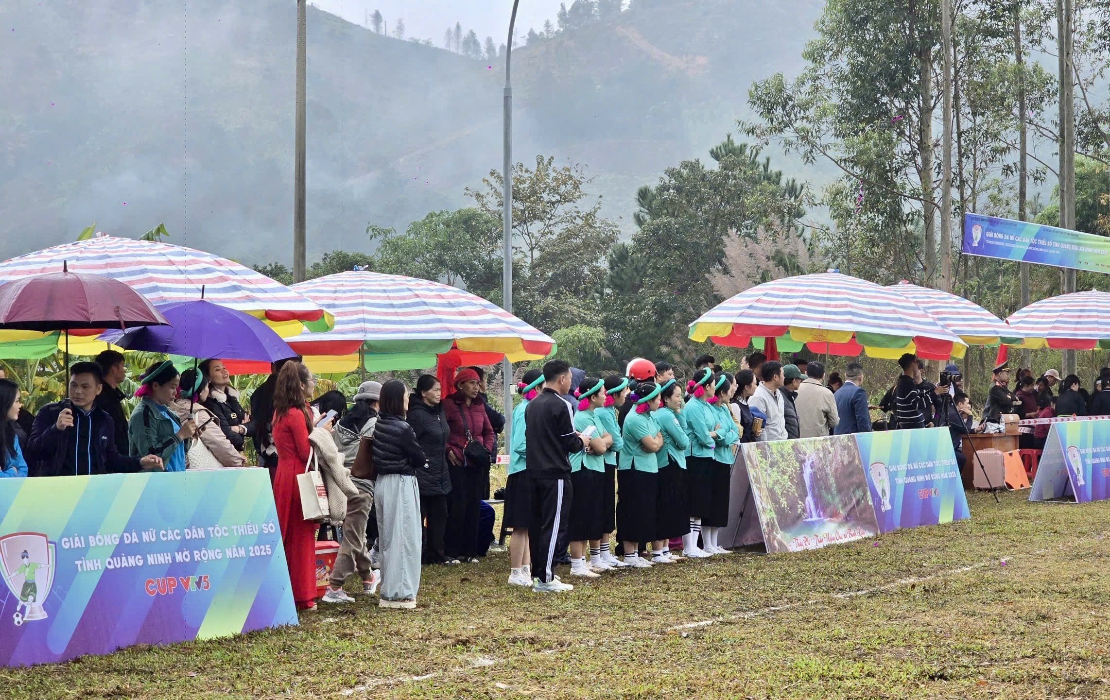 Quảng Ninh: Khai mạc giải bóng đá nữ các dân tộc thiểu số mở rộng năm 2025- Ảnh 4.