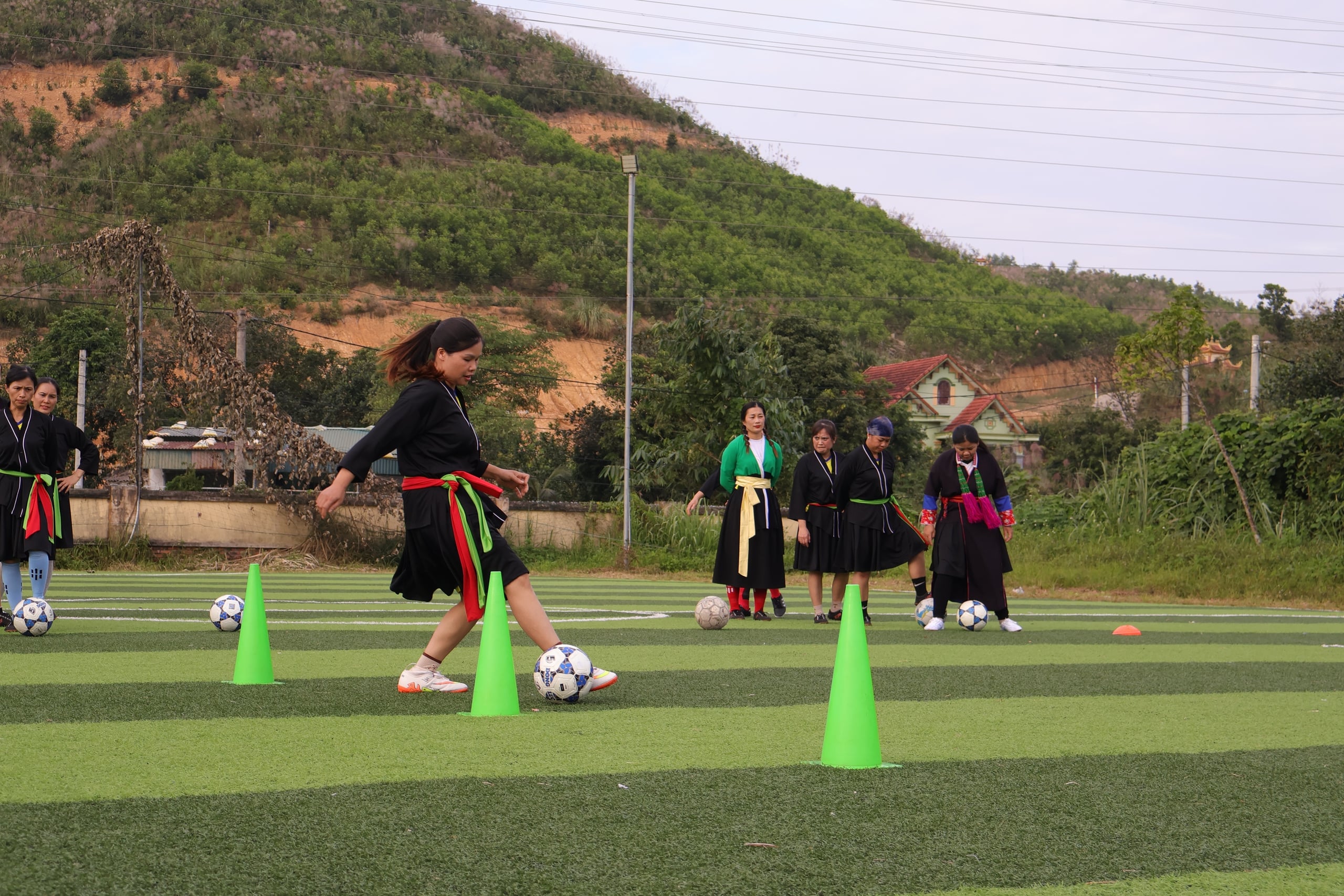 Quảng Ninh: Khai mạc giải bóng đá nữ các dân tộc thiểu số mở rộng năm 2025- Ảnh 7.