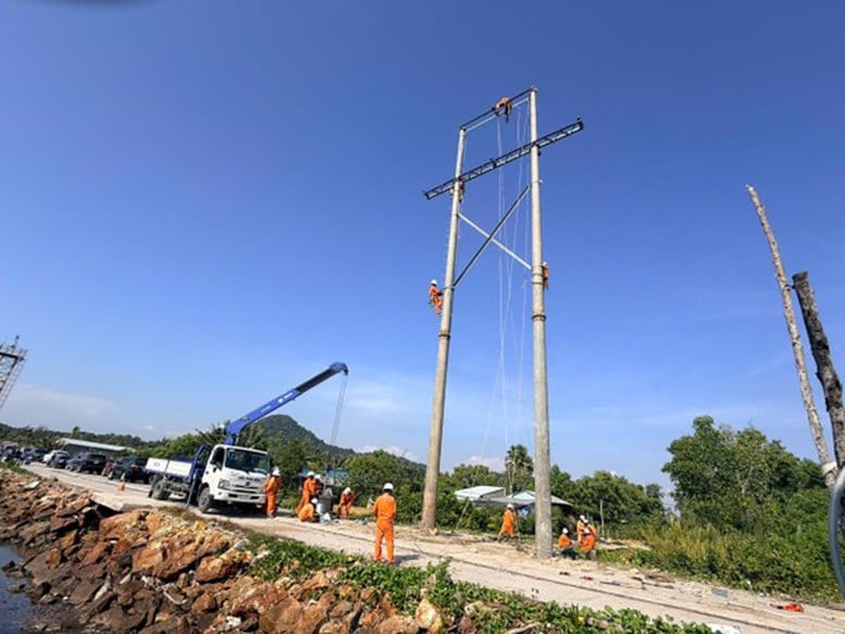 100% khách hàng sinh hoạt tại đặc khu Phú Quốc được cấp điện trở lại- Ảnh 1.