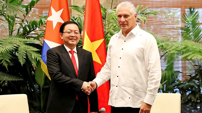 Wakil Perdana Menteri Ho Quoc Dung menerima Sekretaris Pertama sekaligus Presiden Kuba, Miguel Diaz-Canel Bermudez. (Foto: Kedutaan Besar Vietnam di Kuba)
