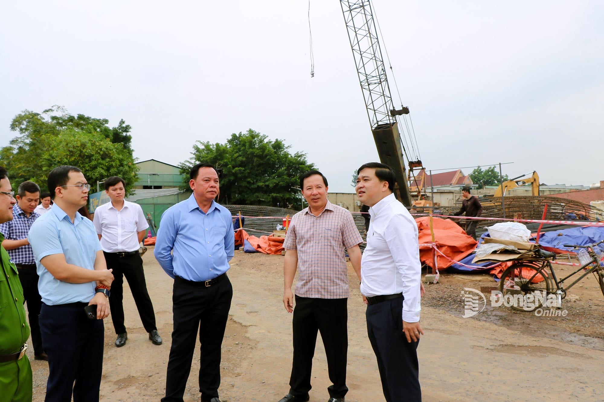 Oppmåling i krysset mellom riksvei 51 og Ben Luc-Long Thanh-motorveien. Foto: Vuong The