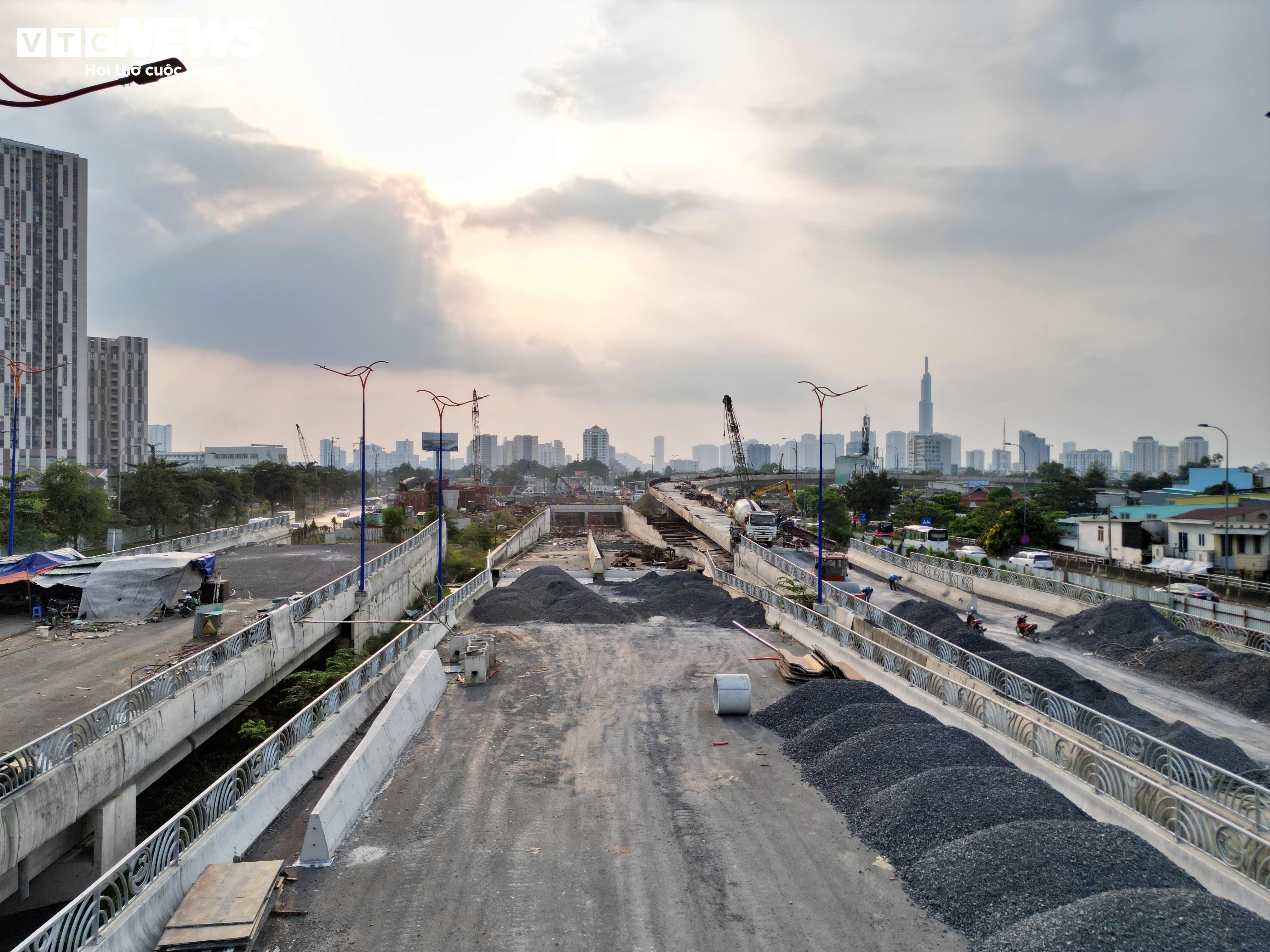 Etter å ha blitt gjentatte ganger «plystret» for langsom fremdrift, hvordan er det med krysset til 3400 milliarder VND i Ho Chi Minh-byen nå? - 2