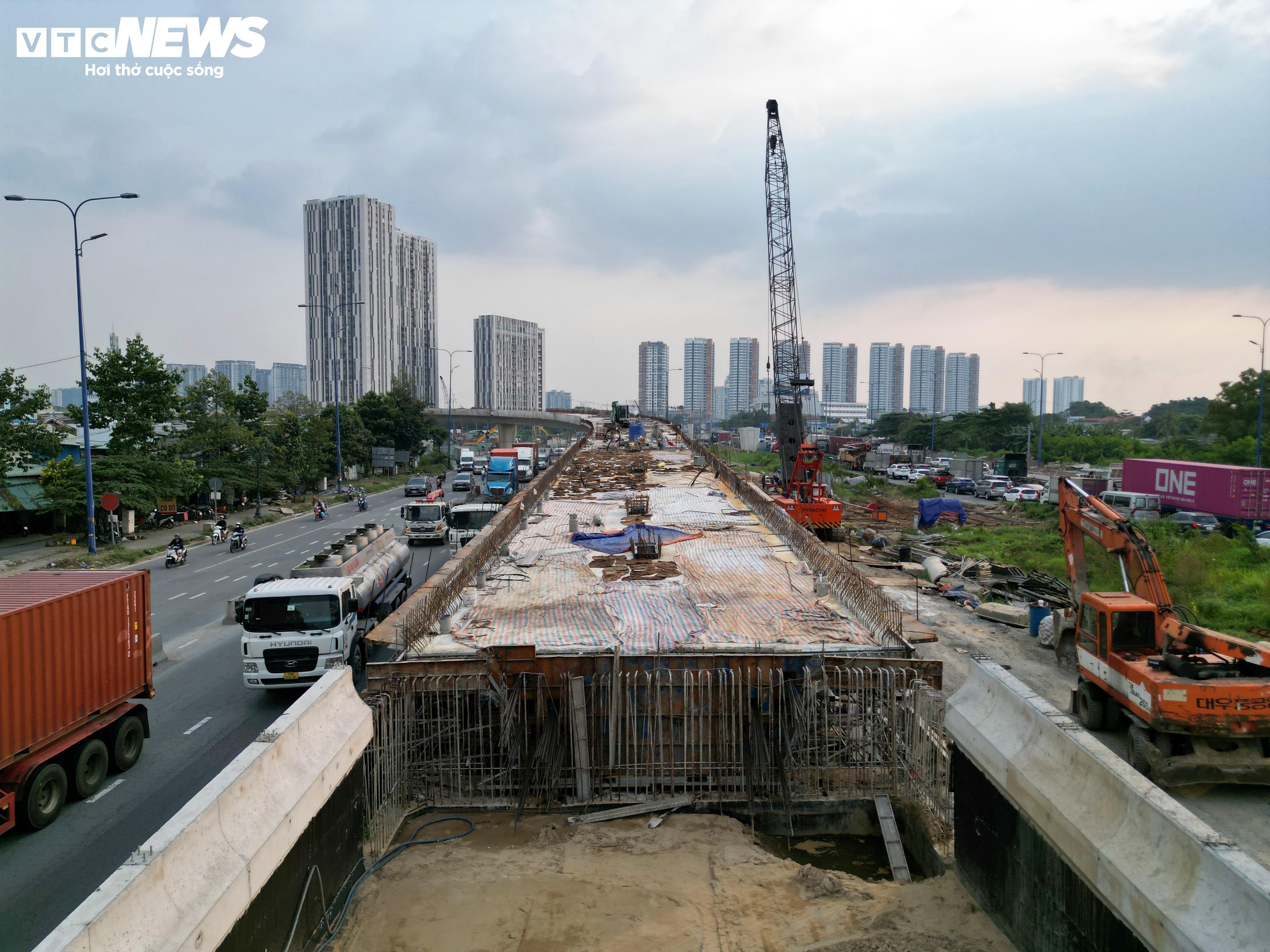 Etter å ha blitt gjentatte ganger «plystret» for langsom fremdrift, hvordan er det med krysset til 3400 milliarder VND i Ho Chi Minh-byen nå? - 4