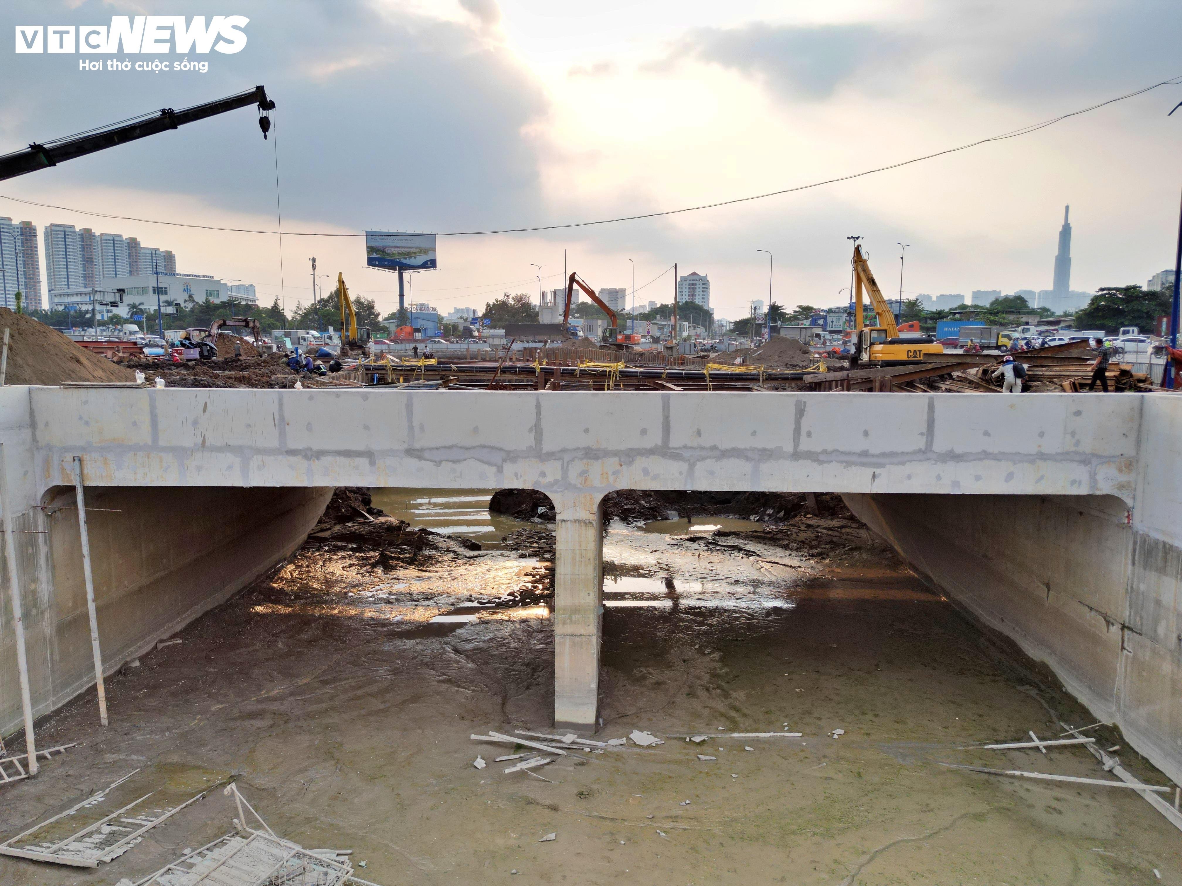 Etter å ha blitt gjentatte ganger «plystret» for langsom fremdrift, hvordan er det med krysset til 3400 milliarder VND i Ho Chi Minh-byen nå? - 6
