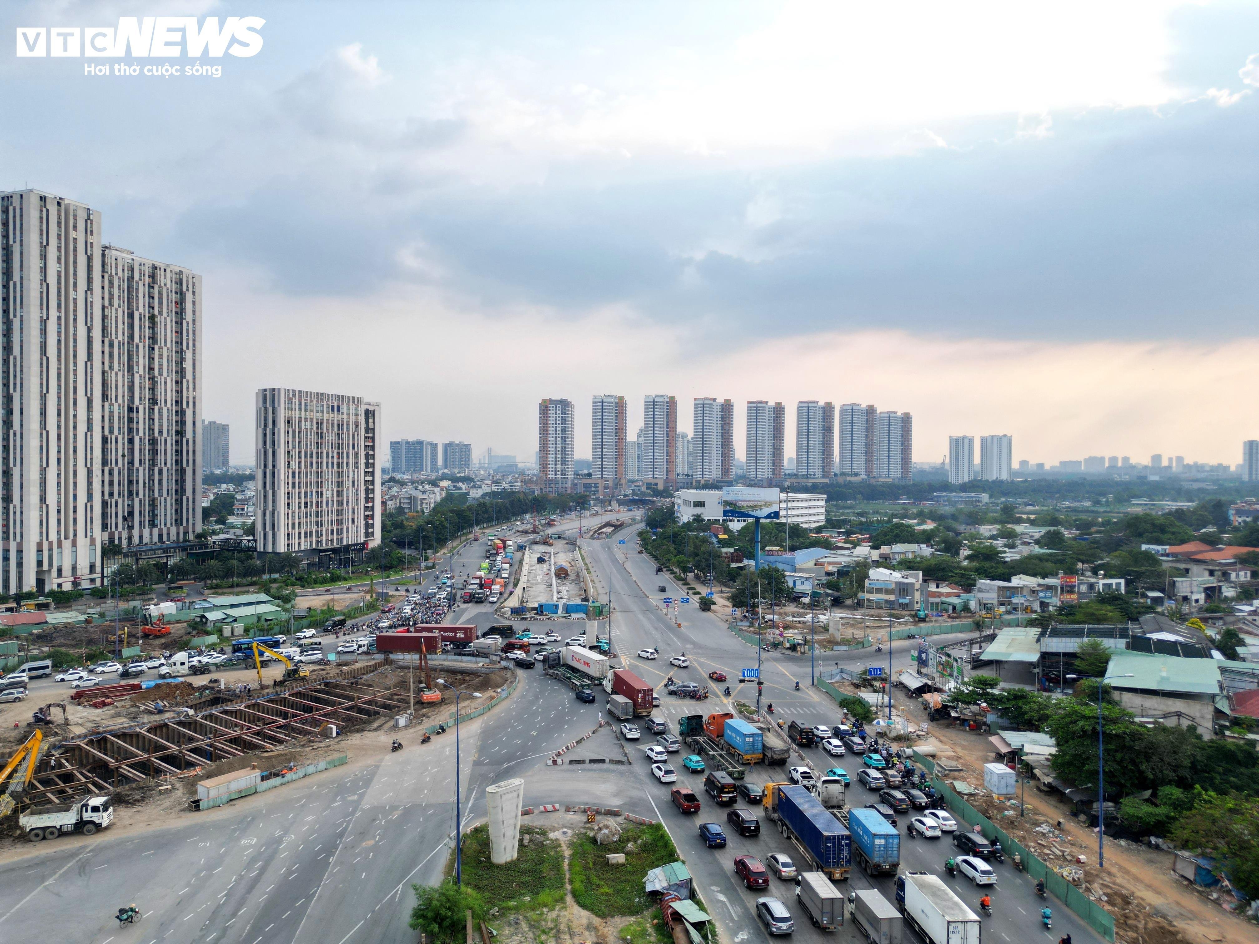 Etter å ha blitt gjentatte ganger «plystret» for langsom fremdrift, hvordan er det med krysset til 3400 milliarder VND i Ho Chi Minh-byen nå? - 11