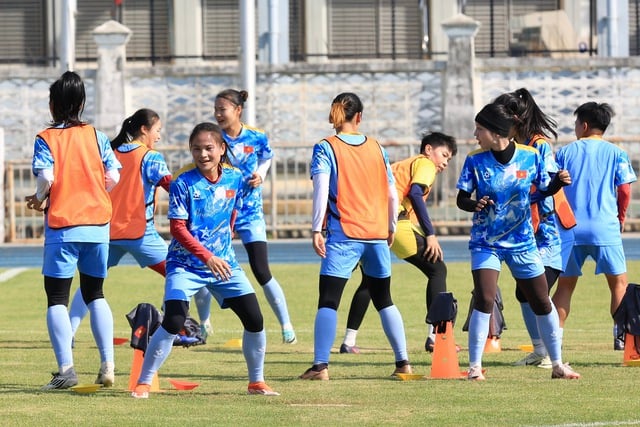 ប៉ុស្តិ៍ថ្មីមួយបានលេចចេញការផ្សាយការប្រកួតក្រុមនារីវៀតណាមទល់នឹងម៉ាឡេស៊ី៖ ការហាត់ក្រោមកំដៅថ្ងៃនៅតែដំណើរការបានល្អ - រូបថតទី ៧ ។ Xuất hiện thêm kênh phát đội tuyển nữ Việt Nam đấu Malaysia: Tập dưới nắng gắt, chạy vẫn cực sung- Ảnh 7.