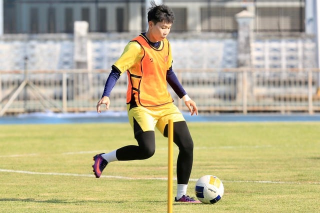 ប៉ុស្តិ៍ថ្មីមួយបានលេចចេញផ្សាយការប្រកួតរបស់ក្រុមនារីវៀតណាមទល់នឹងម៉ាឡេស៊ី៖ ហាត់ក្រោមកម្ដៅថ្ងៃនៅតែដំណើរការល្អខ្លាំង - រូបថត ១០. Xuất hiện thêm kênh phát đội tuyển nữ Việt Nam đấu Malaysia: Tập dưới nắng gắt, chạy vẫn cực sung- Ảnh 10.