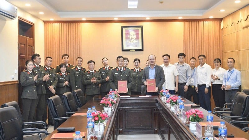 박닌 체육대학과 인민공안체육훈련경기센터 간 협력 협정 체결.